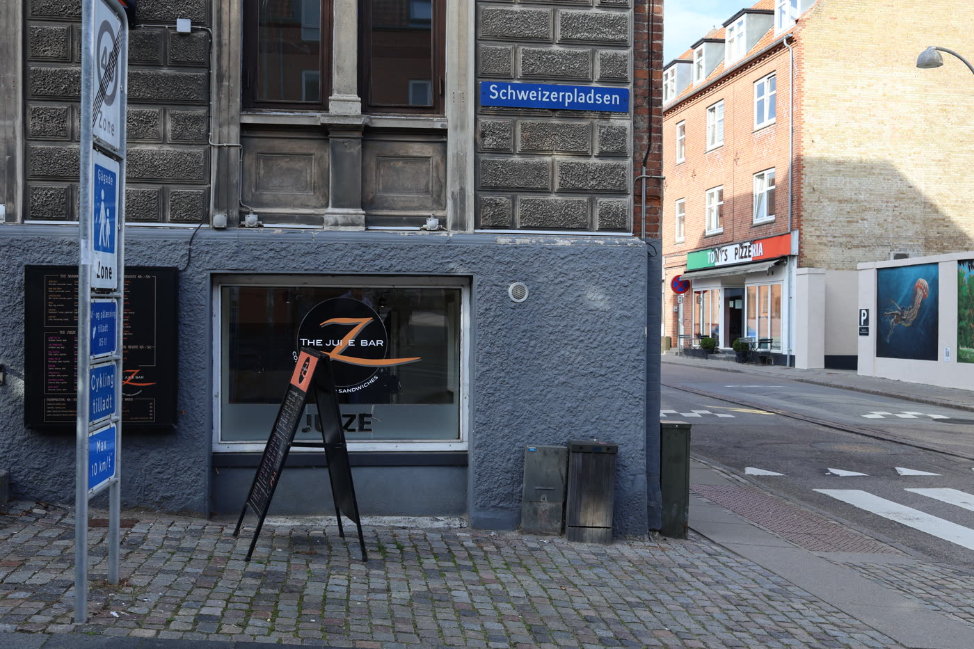 The Juize Bars facade på Schweizerpladsen i Slagelse